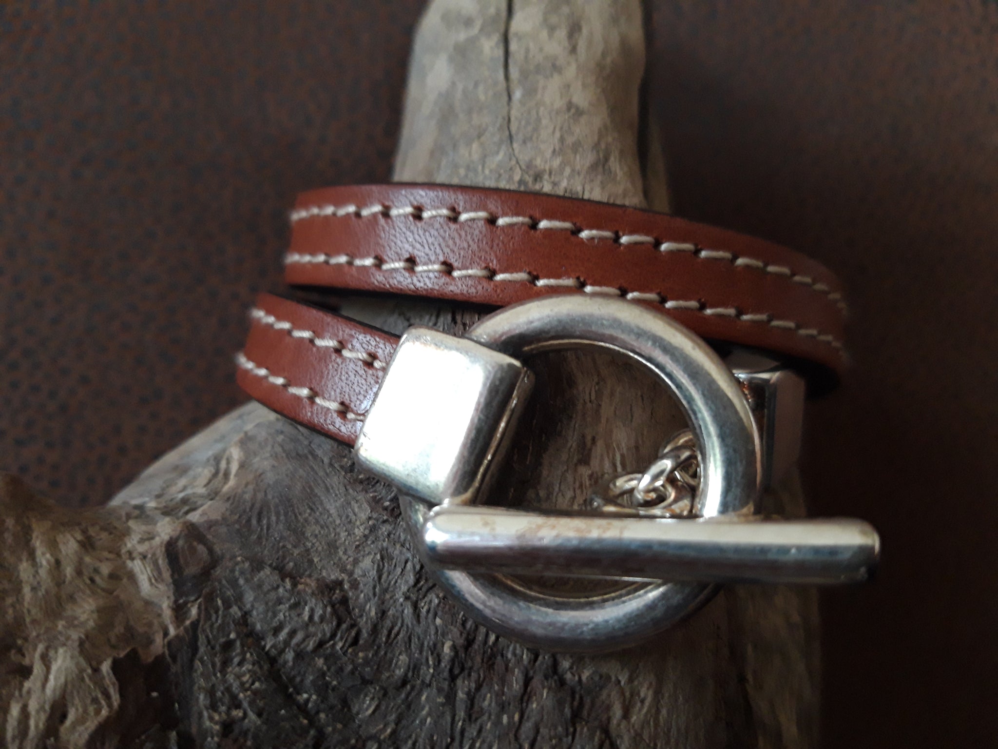 Bracelet Réglable En Cuir Rouge Et Marron – Boucle Fantaisie – Fabrication Artisanale